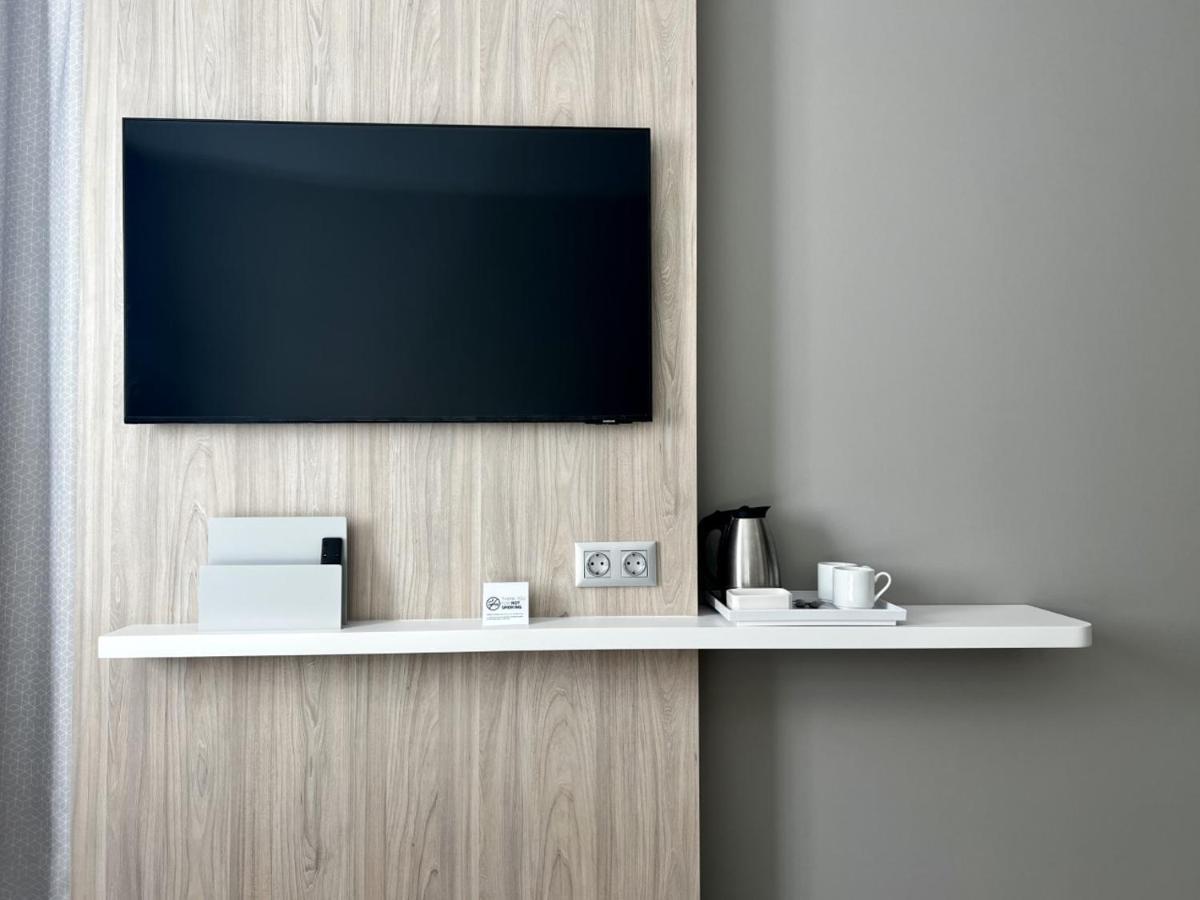 Holiday Inn Express - Madrid - Airport By Ihg Bagian luar foto