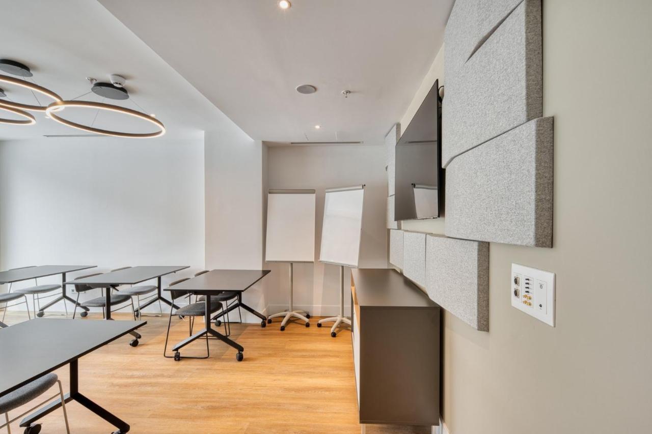 Holiday Inn Express - Madrid - Airport By Ihg Bagian luar foto