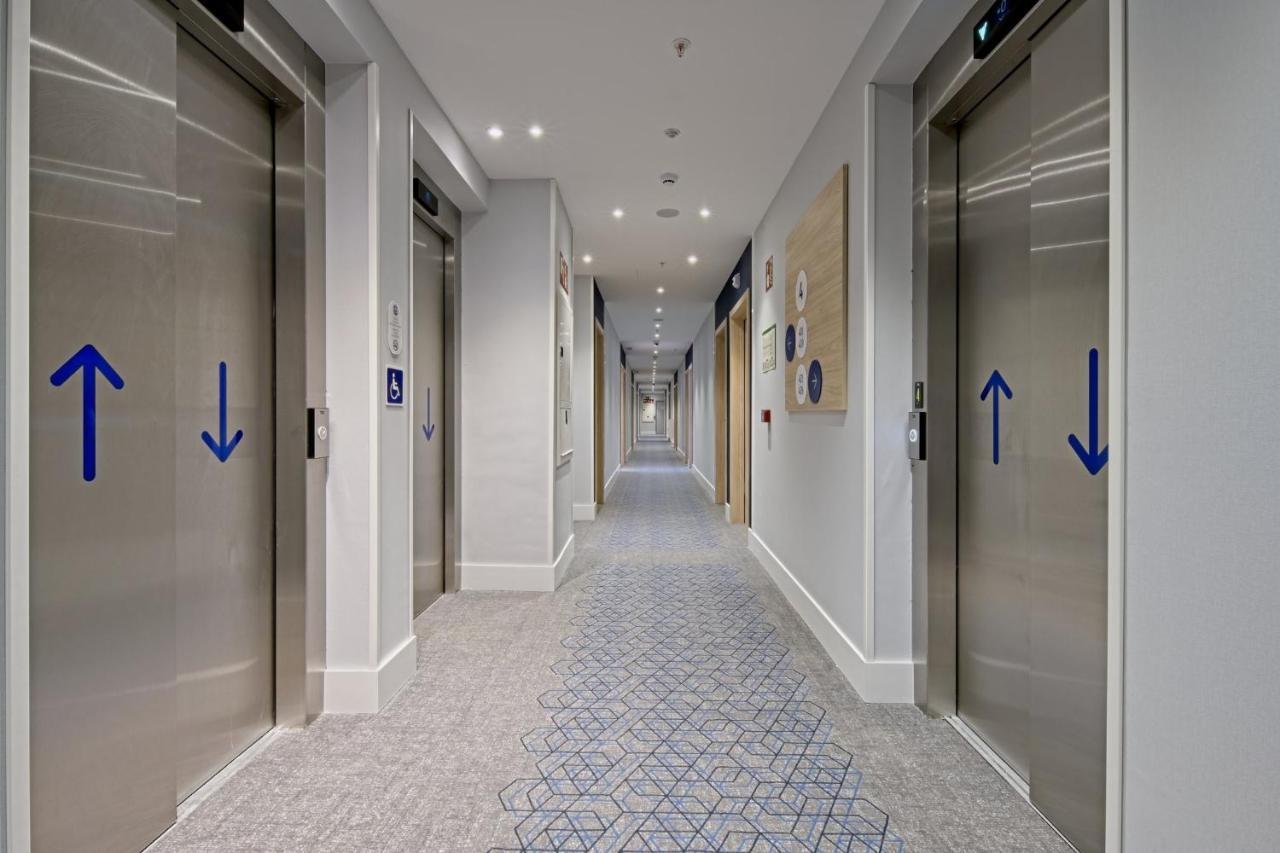 Holiday Inn Express - Madrid - Airport By Ihg Bagian luar foto