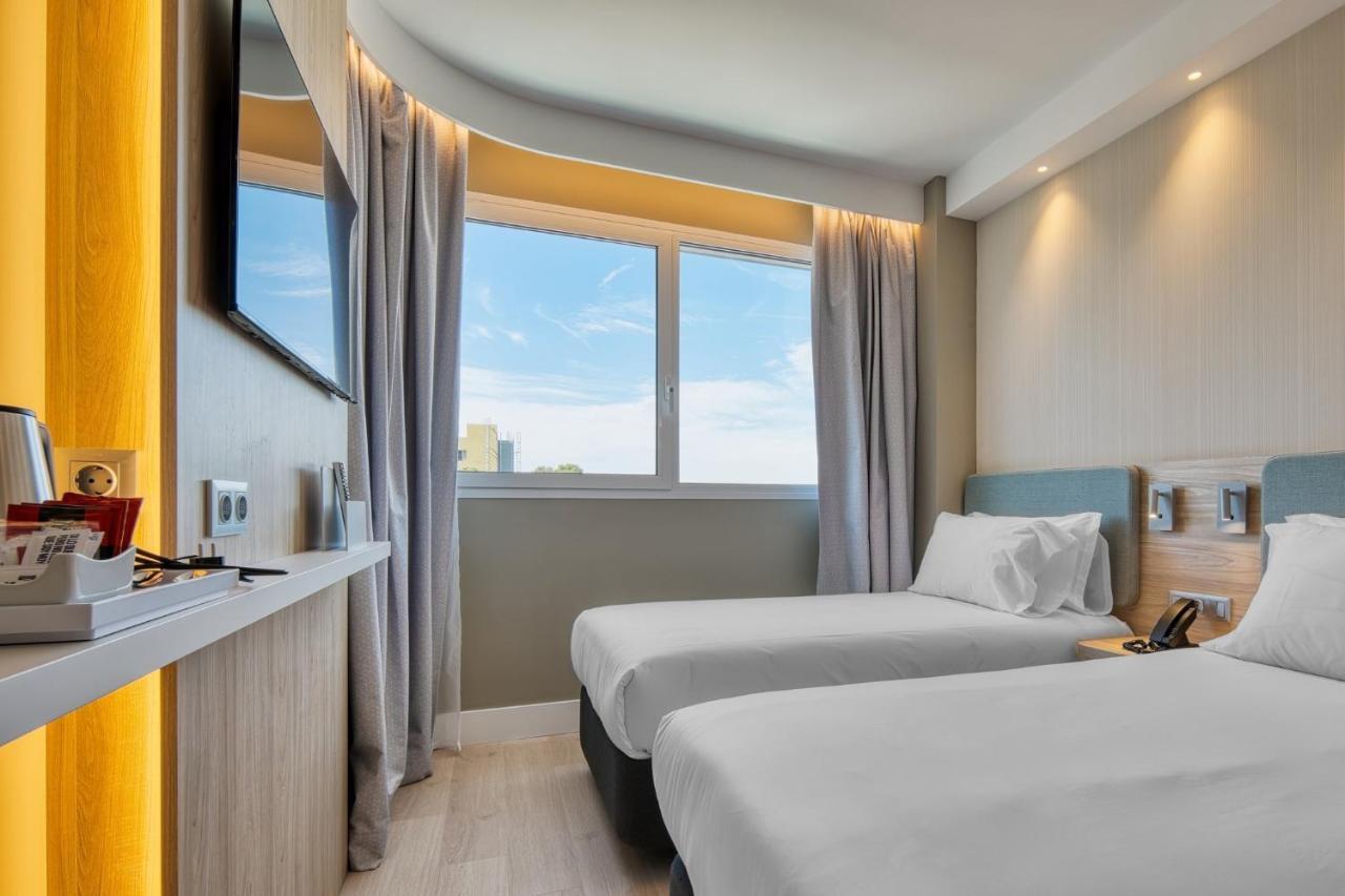 Holiday Inn Express - Madrid - Airport By Ihg Bagian luar foto