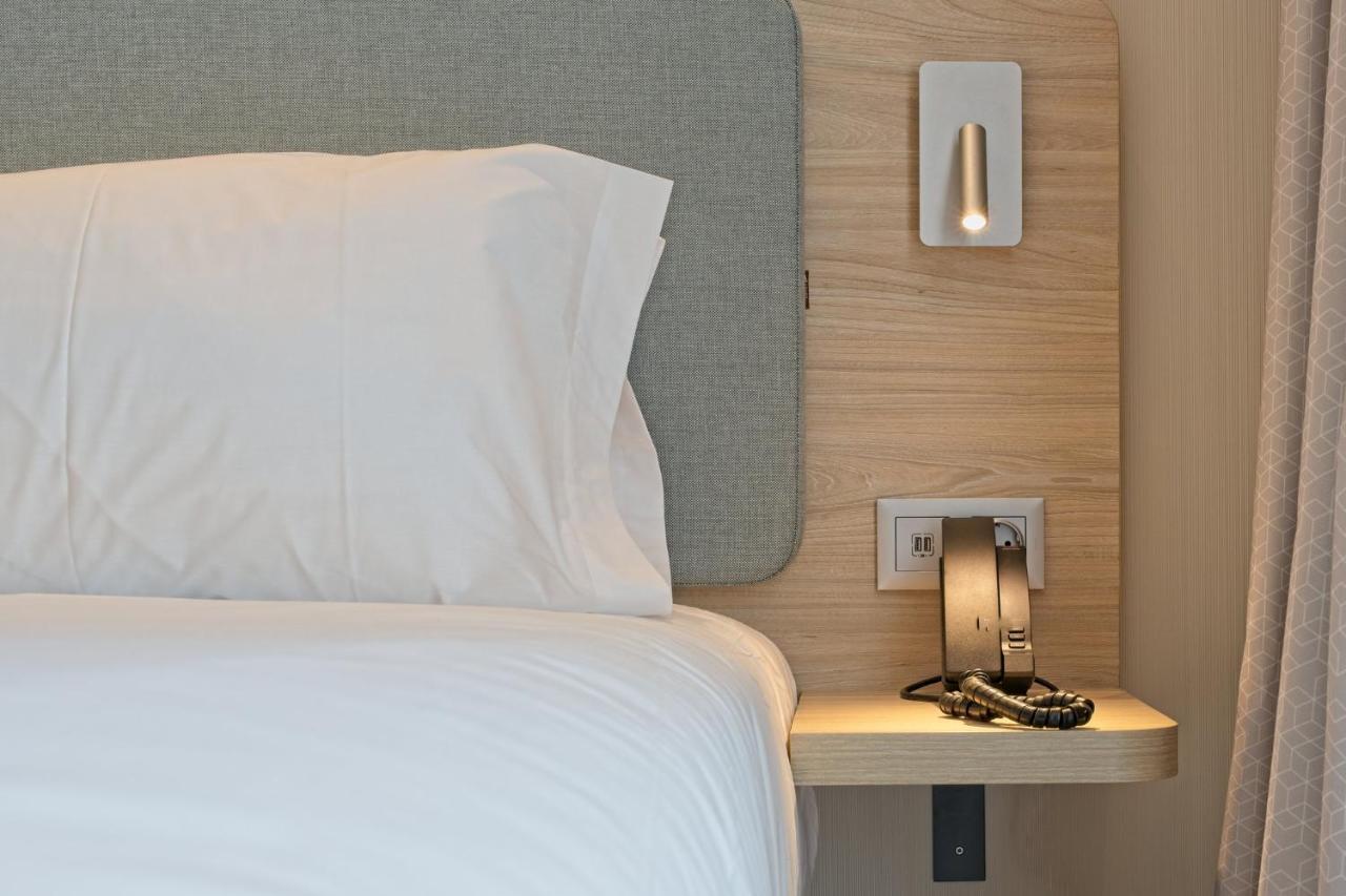 Holiday Inn Express - Madrid - Airport By Ihg Bagian luar foto