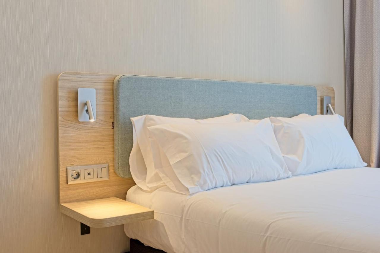 Holiday Inn Express - Madrid - Airport By Ihg Bagian luar foto