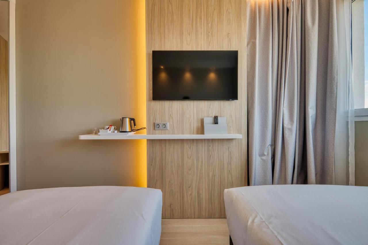 Holiday Inn Express - Madrid - Airport By Ihg Bagian luar foto