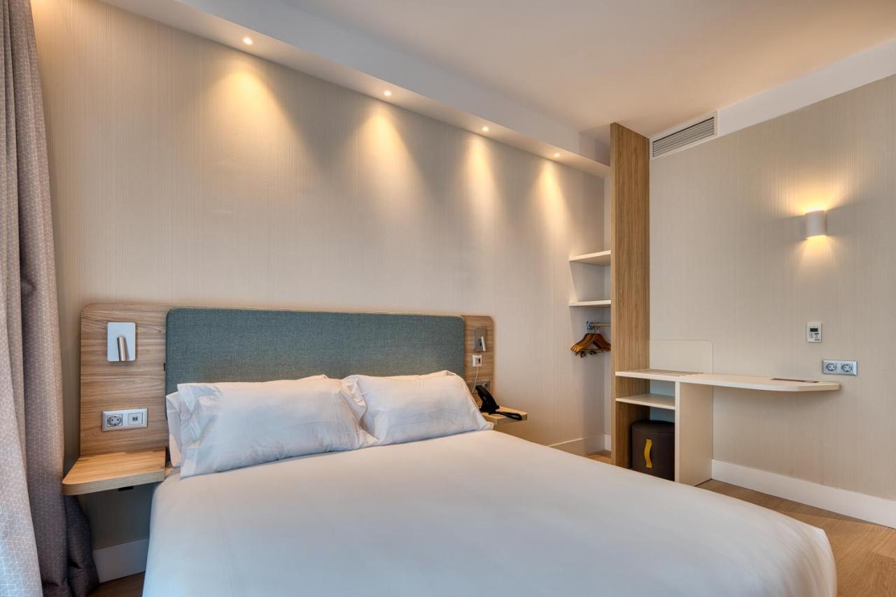 Holiday Inn Express - Madrid - Airport By Ihg Bagian luar foto