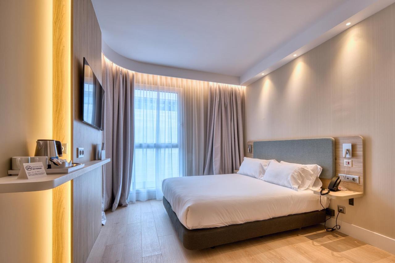 Holiday Inn Express - Madrid - Airport By Ihg Bagian luar foto