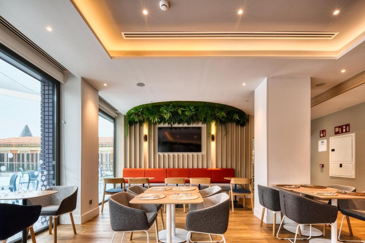 Holiday Inn Express - Madrid - Airport By Ihg Bagian luar foto