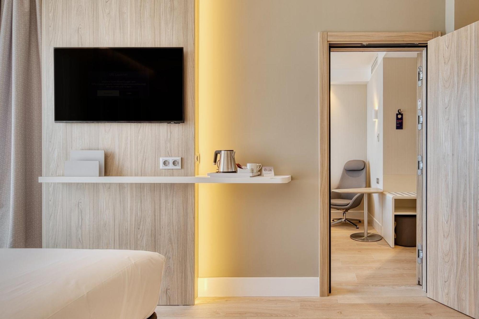 Holiday Inn Express - Madrid - Airport By Ihg Bagian luar foto